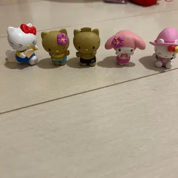 헬로키티 마이멜로디 캡슐 토이 세트