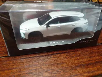 도요타 크라운 에스테이트 프레셔스 화이트 펄 컬러 샘플