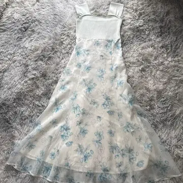 머큐리 듀오 베어 니트 도킹 꽃무늬 백 레이스업 원피스 새상품급