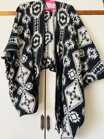 GOA / 고아 블랙 앤 화이트 기하학 패턴 가디건