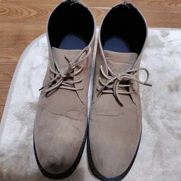 베이지 스웨이드 처카 부츠 S 사이즈