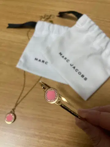 MARC JACOBS 뱅글 목걸이 세트