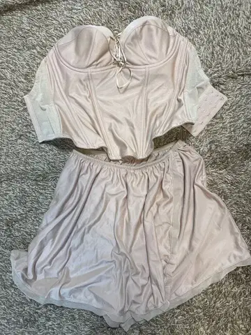 브라탑과 숏팬츠 세트 M 사이즈 베이지