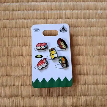 [ 새상품 ] 디즈니 스토어 구매 미키 미니 칩과 데일 베이맥스 귀걸이