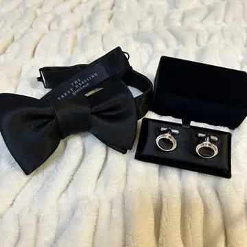 THE TREAT DRESSING 보타이와 커프스 트리트 드레싱