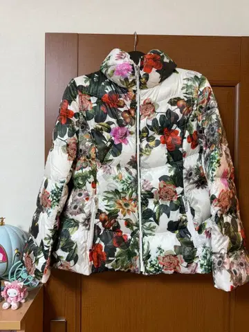 새상품급 슈퍼 뷰티 꽃무늬 다운 자켓 42