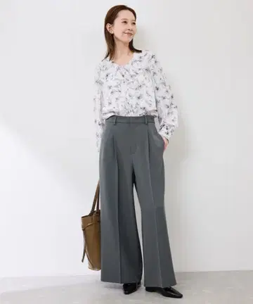 로페피크닉 플레어 실루엣 서스펜더 부착 팬츠 차콜 S 사이즈