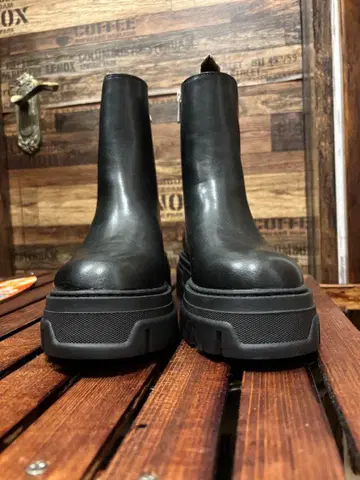 가격 인하했습니다 H&M 집업 숏부츠 EU37 US6 23.5~24.0