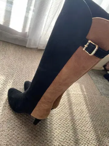 새상품급!! DIANA 스웨이드 롱 부츠 바이컬러