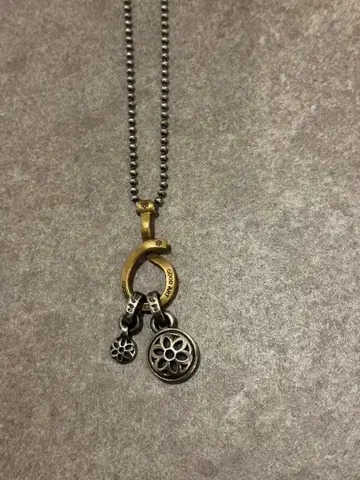 Good Art HLYWD 목걸이