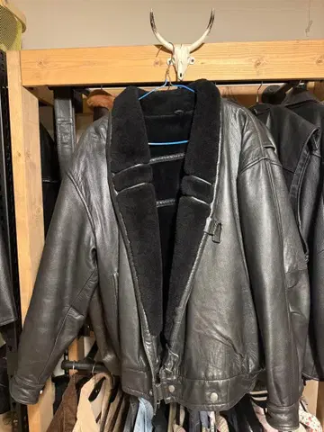 블랙 가죽 자켓 단추식