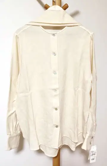 미사용 프리스틴 보타이 포함 캐시미어 비에라 블라우스