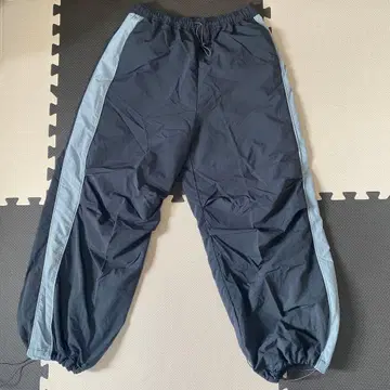 niko and - 나일론 라인 게임 팬츠 차콜 x 그레이