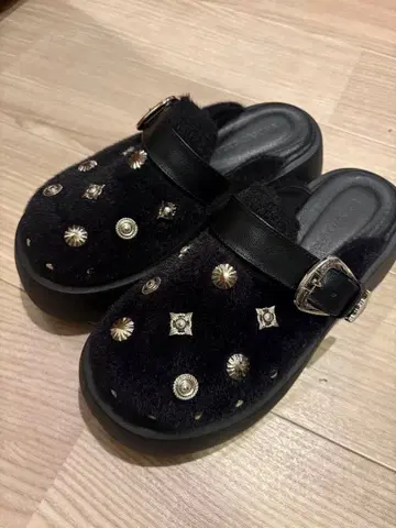 RODEO CROWNS WIDE BOWL 스터드 사보