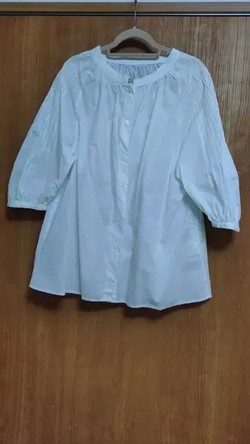 센소유니코 핀턱 화이트 블라우스 7부 소매