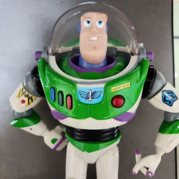 버즈 라이트이어 액션 피규어