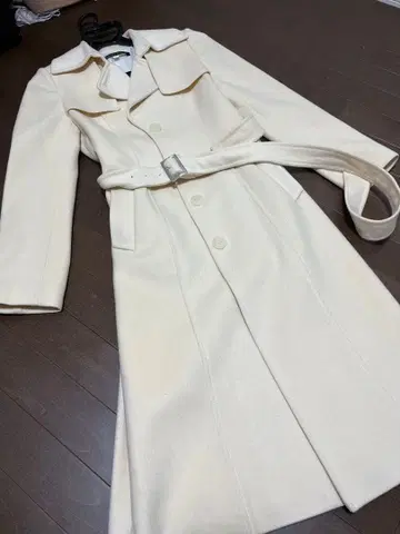 크림색 롱 코트 울 혼방