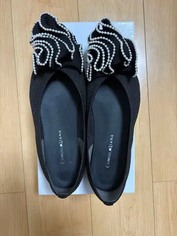 CUMUU DIANA 블랙 펄 장식 플랫슈즈 M