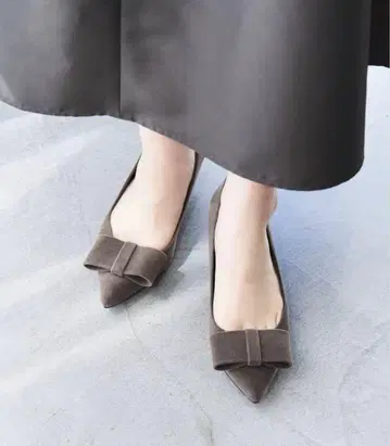 4.5cm 포인티드 플레이트 리본 펌프스