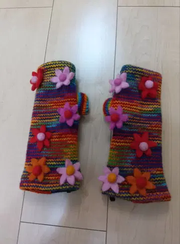 엄지손가락이 나오는 장갑 (미튼)