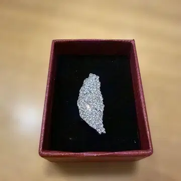 대만 모양 크리스탈 브로치