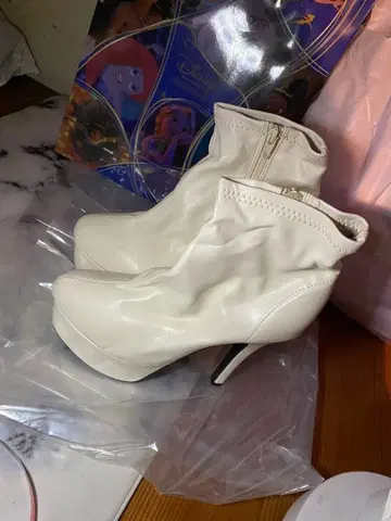 새상품 통굽 숏부츠 화이트