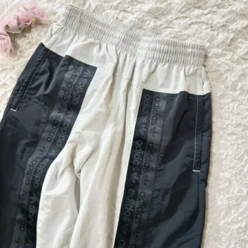 아디다스 로고 라인 팬츠