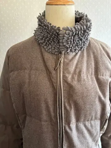 보아 카라 부착 브라운 다운 코트 FABIANA FILIPPI