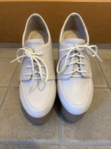 [ 새상품급 ] MIIA 레이스업 통굽 신발 즉시 구매 가능