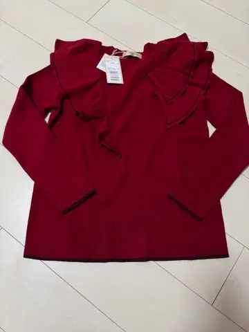 택 포함 미사용 새상품 마리엘 에프데 프릴 장식 핑크 니트 스웨터