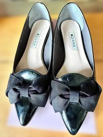 DIANA 다이애나 에나멜 플랫 로퍼