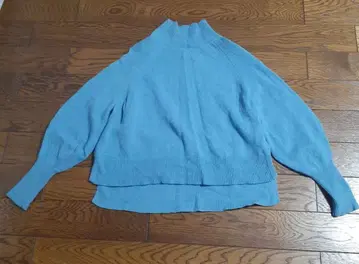 스카이블루 하이넥 울 니트 스웨터