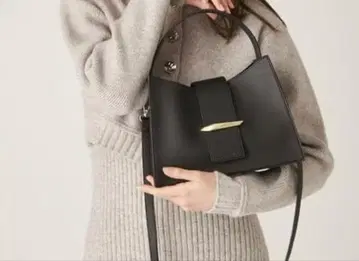 릴리 브라운 숄더 스트랩 원 핸들 백 여성용 BLK