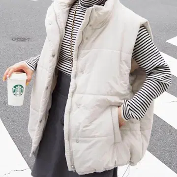 팁 탑 다운 베스트 아이보리