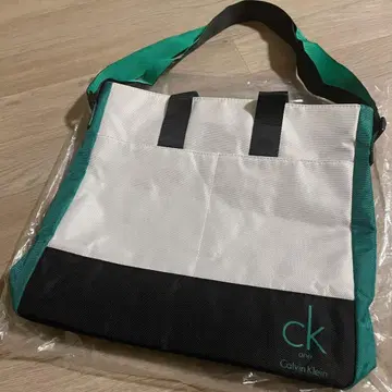 캘빈클라인 토트백 그린 x 화이트 x 블랙 컬러 ck