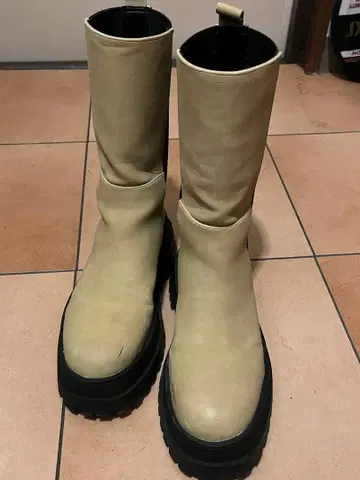 사이드 고어 부츠 베이지 통굽