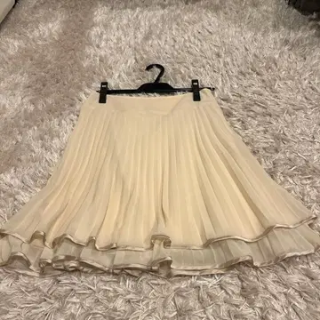 아이보리 플리츠 스커트 무릎 기장