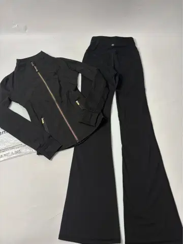 Lululemon 블랙 자켓과 팬츠 세트 S 사이즈