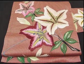 앤티크 나고야 오비 빨간색 계열 스트라이프 바탕에 백합의 통통한 자수