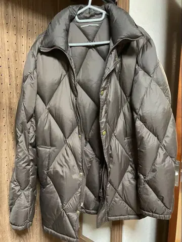 TOMORROWLAND 다운 자켓