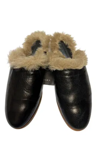 [ ZARA ] 미사용 가죽 퍼 뮬 샌들 블랙 23.5