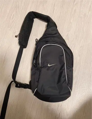 나이키 로고 자수 원 숄더백