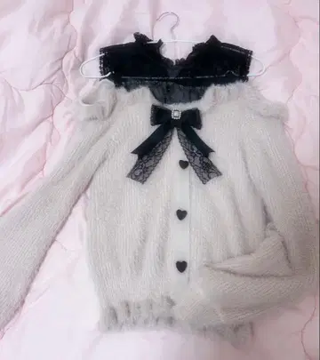 레이어드 스타일 어깨 트임 니트 /LIZLISA