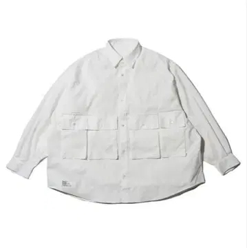 화이트 포켓 부착 오버 사이즈 셔츠