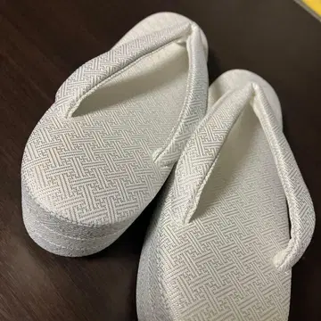 산비 실버 화이트 조리 뜨개질 무늬