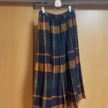 체크 무늬 플리츠 스커트