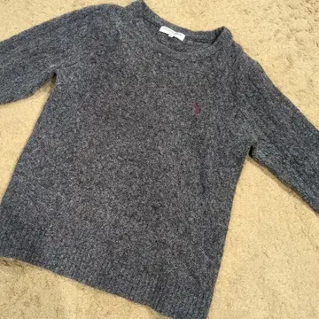 그레이 케이블 니트 스웨터