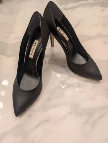 DIANA 블랙 스틸레토 하이힐