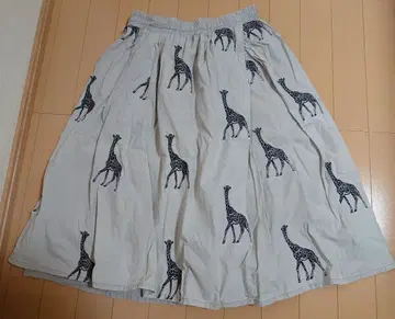 lilou&lily 릴루앤릴리 기린 패턴 그레이지 플레어 스커트