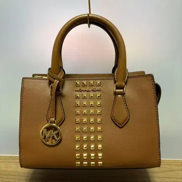 MICHAEL KORS 스터드 부착 숄더백